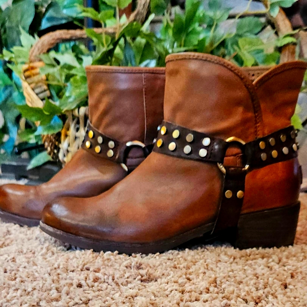 UGG ~ Genuine Leather, Studded, Ankle Strap Booties ~ Sz 8